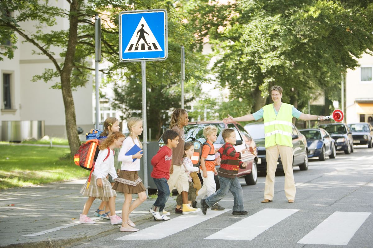 Kinder im Straßenverkehr schützen — Sicherheitstipps