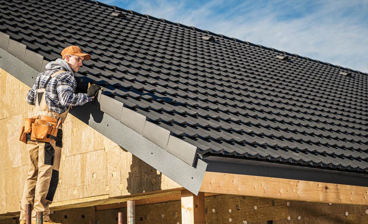 Dachdecker beauftragen in Emmendingen – Das sollten Sie wiss